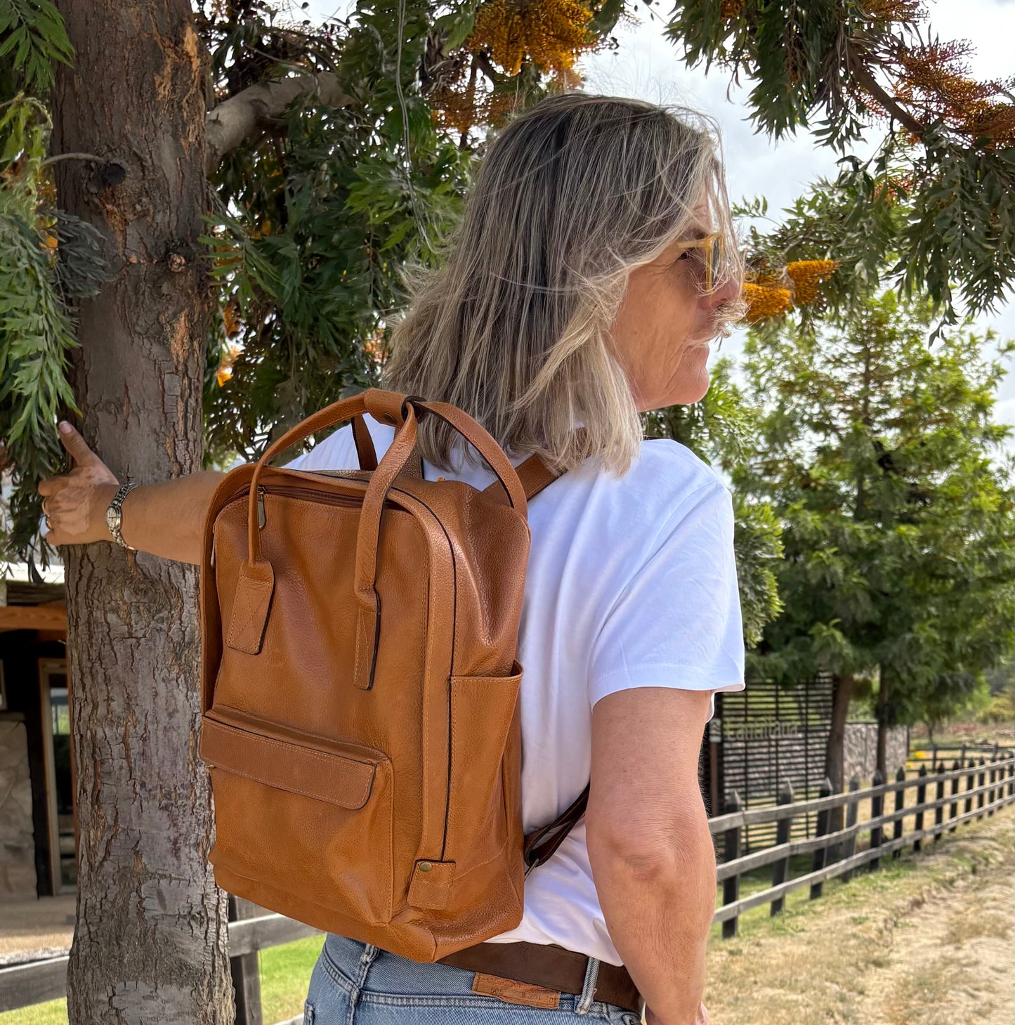 Mochila cuero whisky Diana.