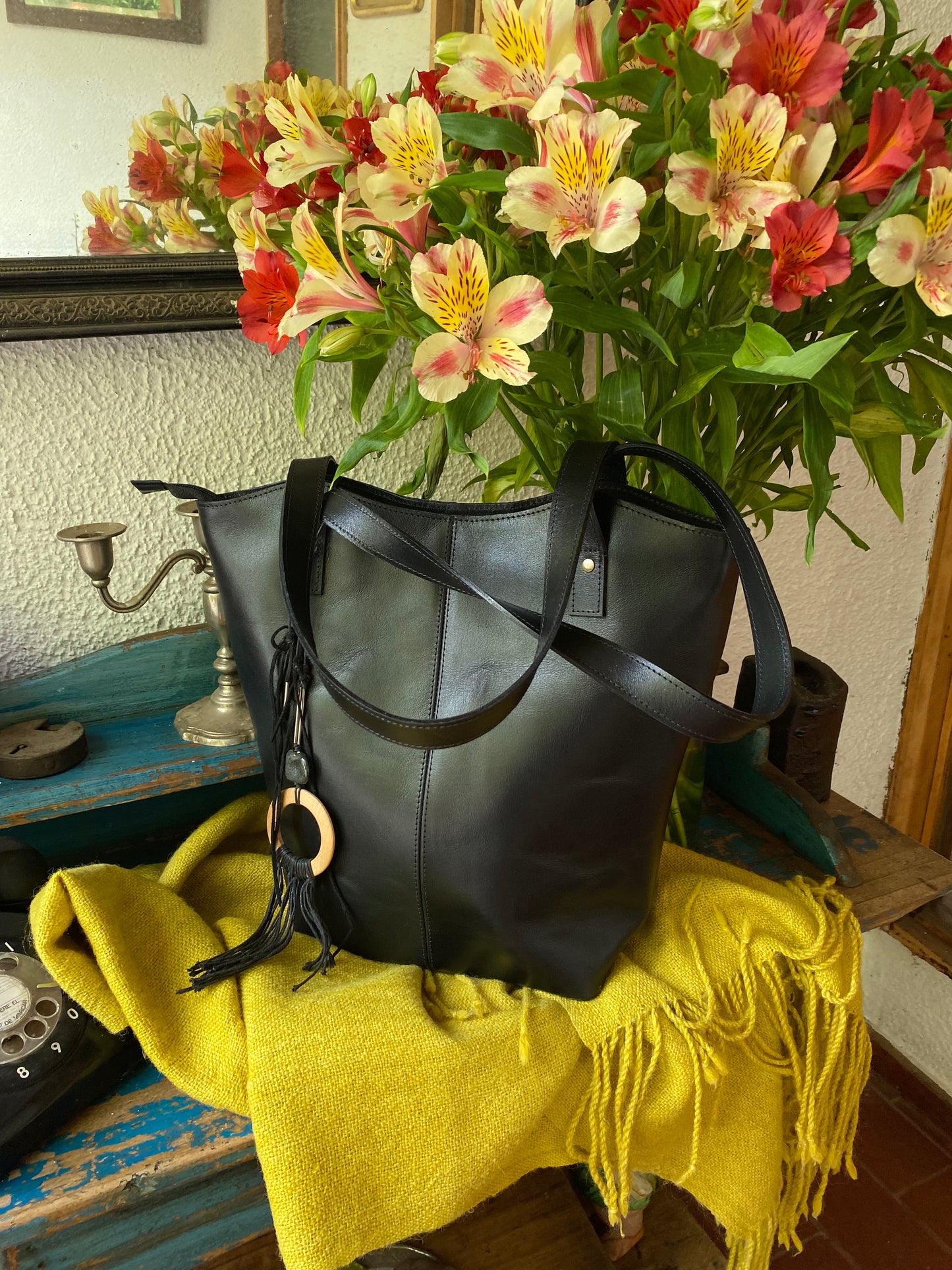 Cartera Julia Cuero Negro.