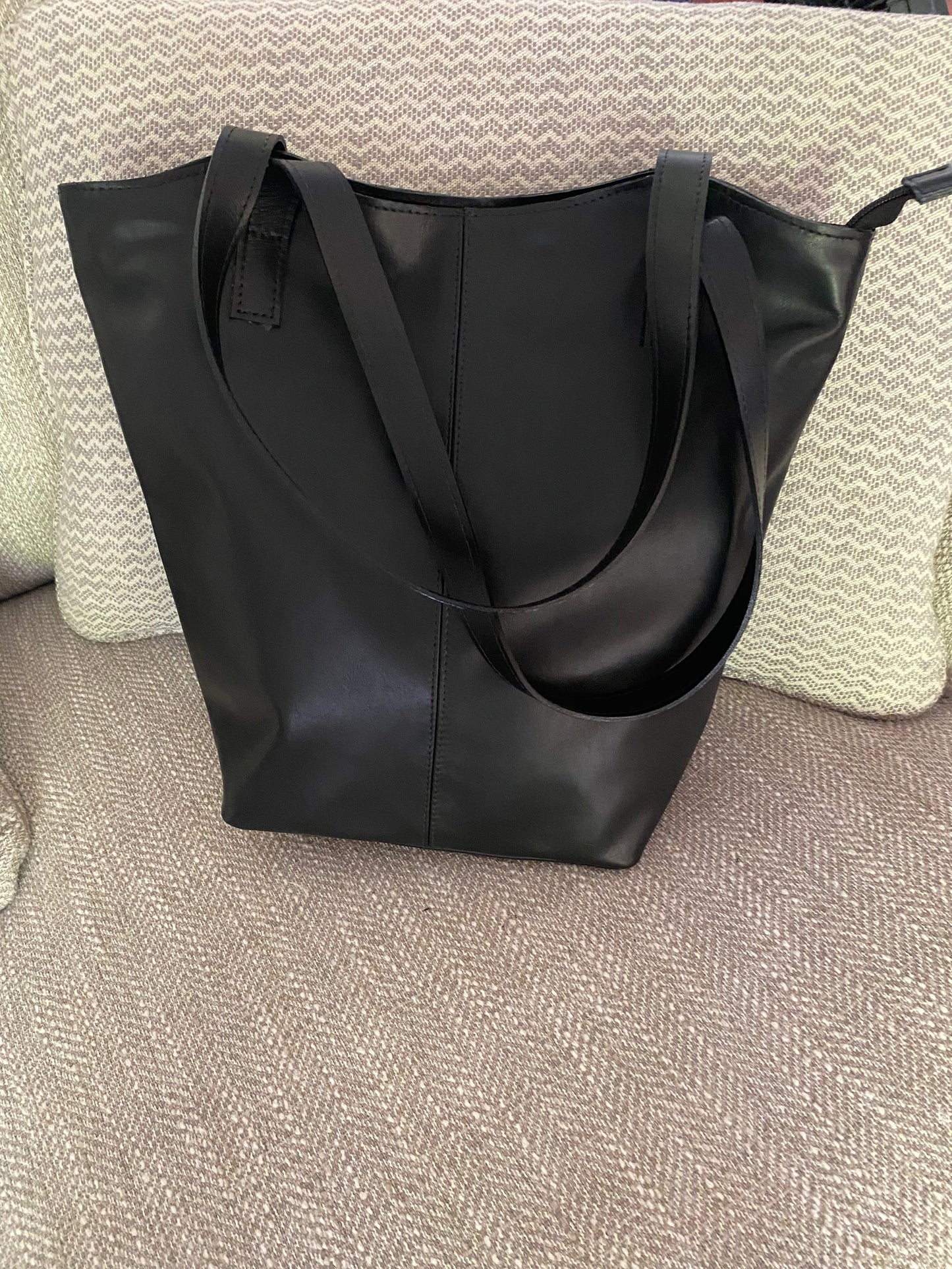 Cartera Julia Cuero Negro.