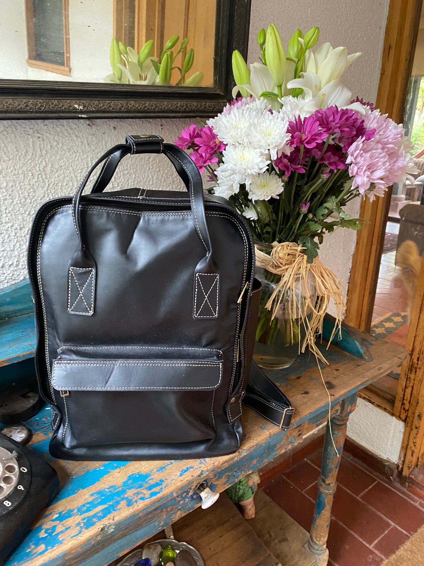 Mochila en cuero negro