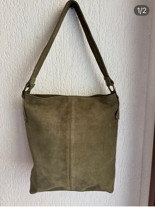 Cartera en Reno Verde Musgo , Modelo Italia.