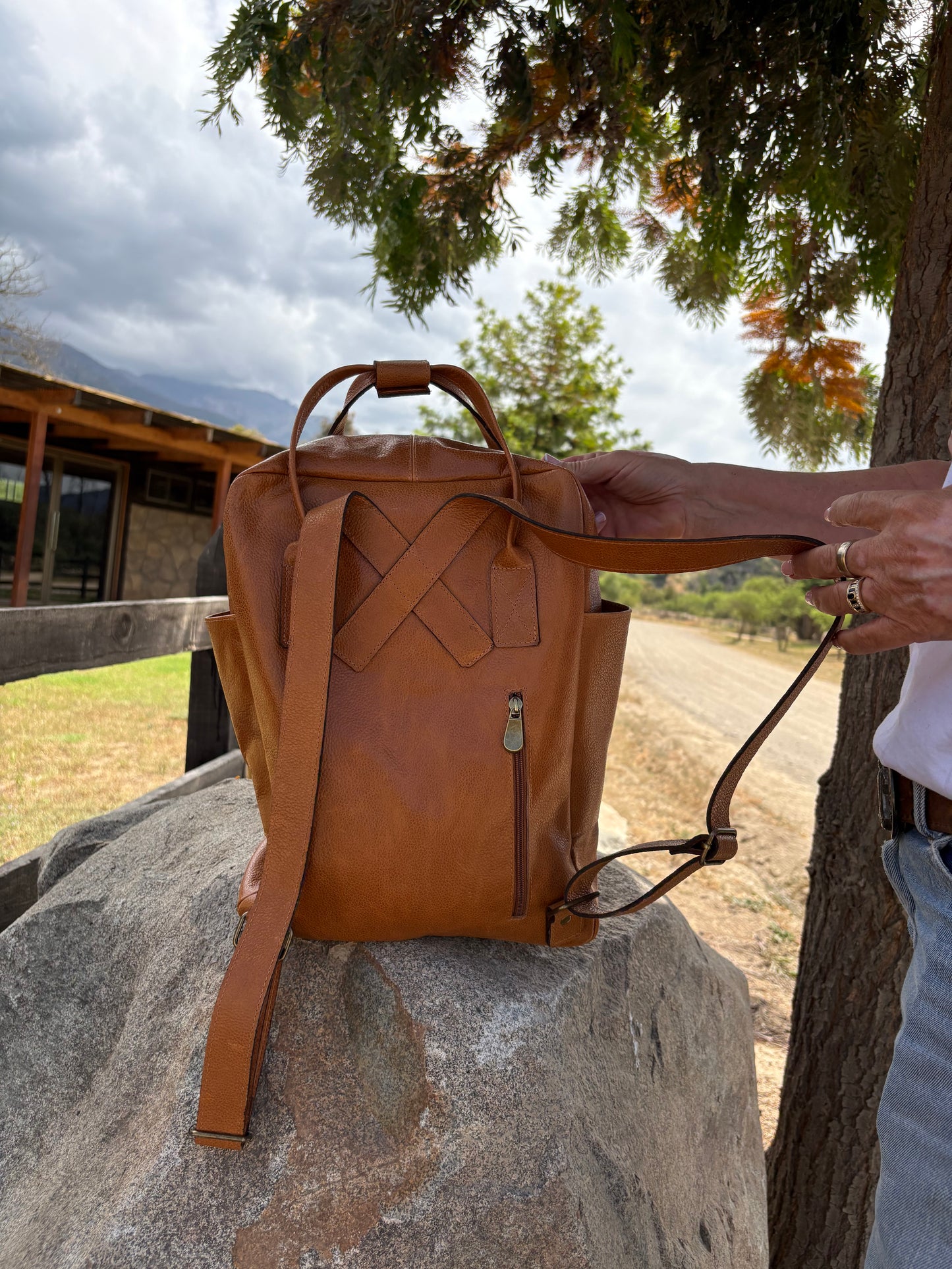 Mochila cuero whisky Diana.