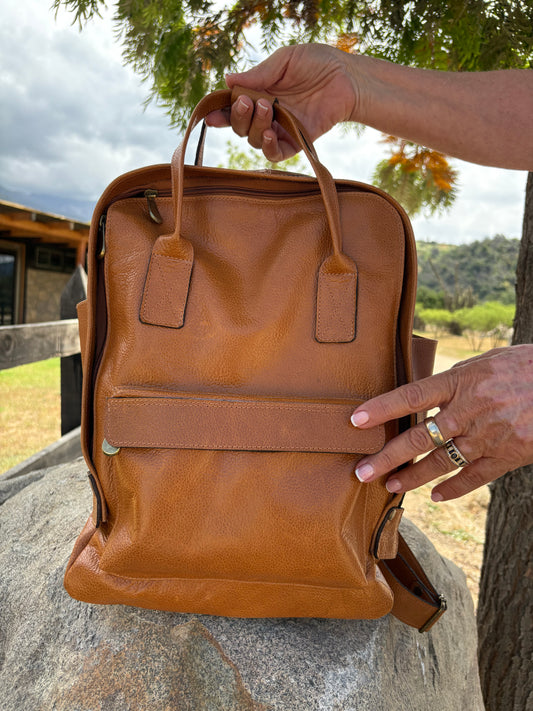 Mochila cuero whisky Diana.