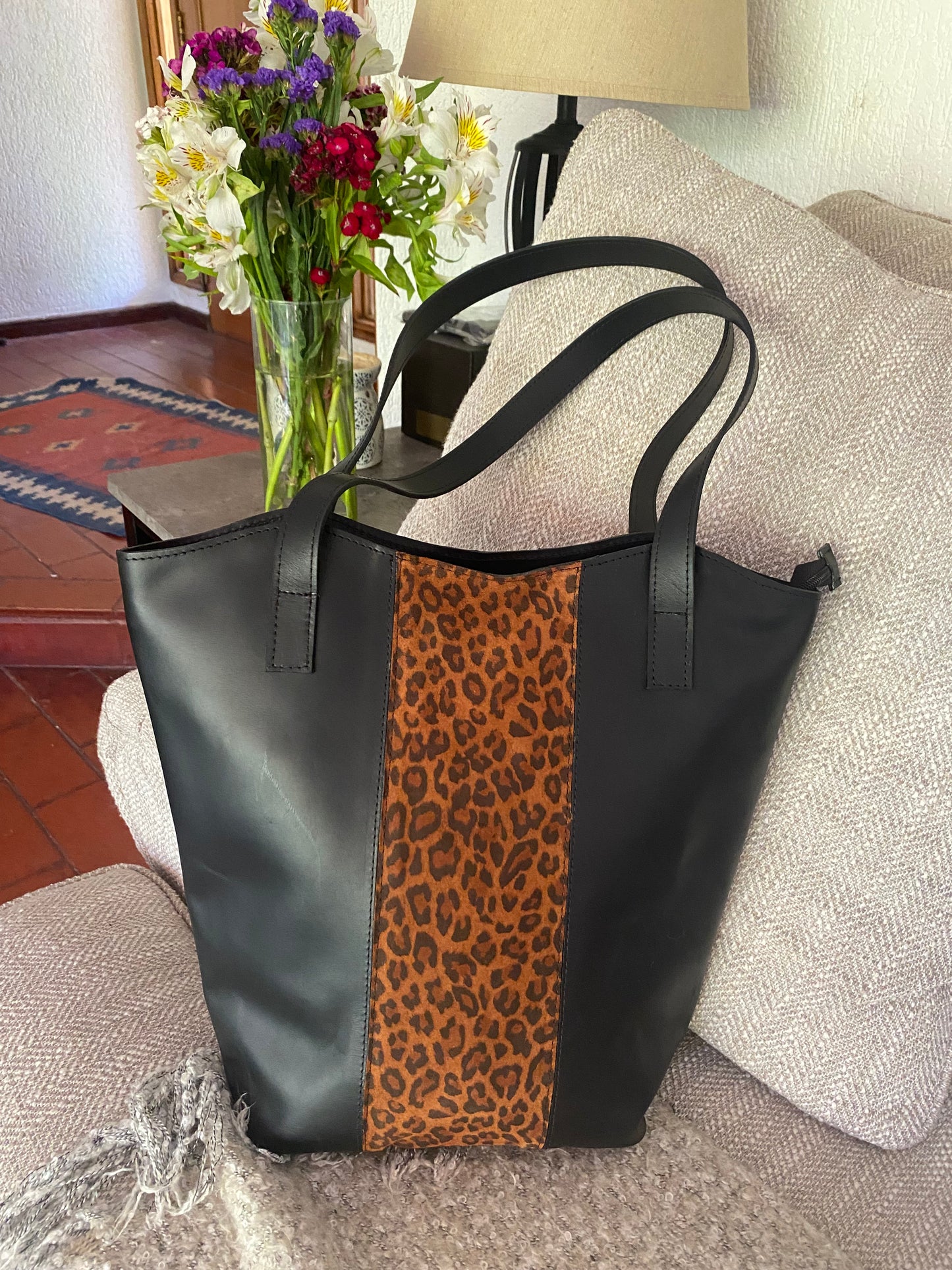 Cartera Julia cuero negro y animal print