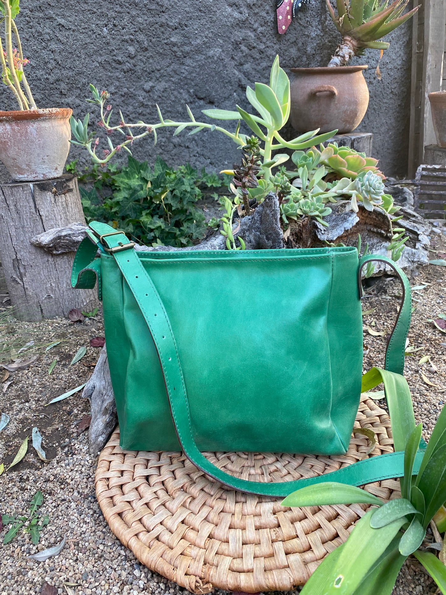 Cartera cuero Verde Lula.