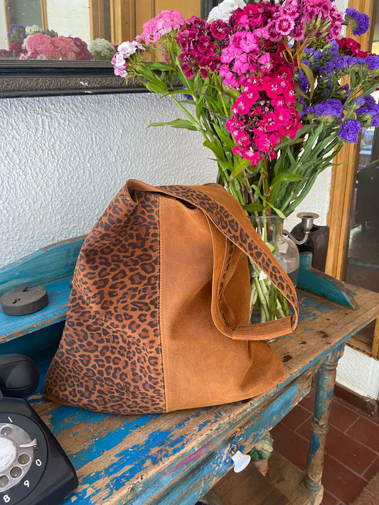 Cartera Renate cuero grasso y animal print