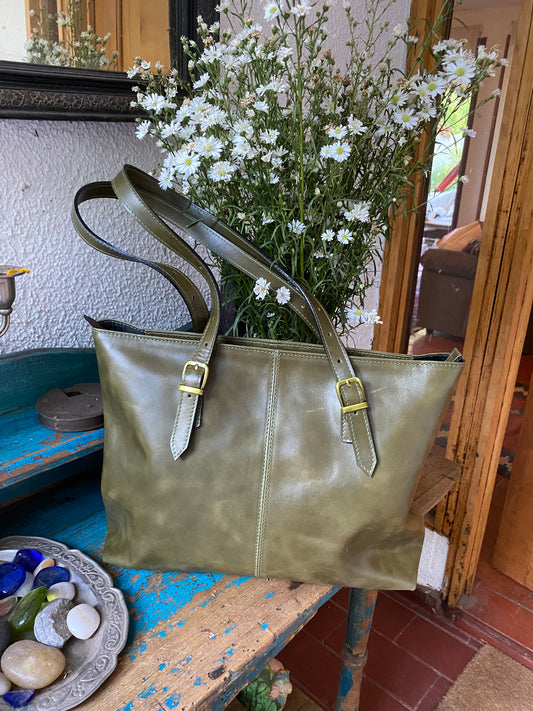 Cartera pascuala cuero verde oliva