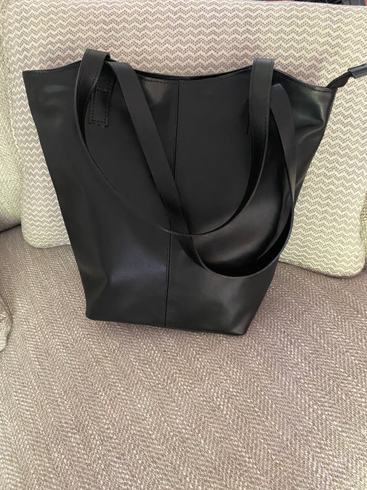 Cartera Julia Cuero Negro.